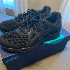 Men’s ASIC tennis shoes size 11 1/2 (4E)